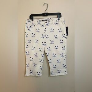 Chaps Women’s Summer Palms Print Capri White & Navy Size 12. NWT